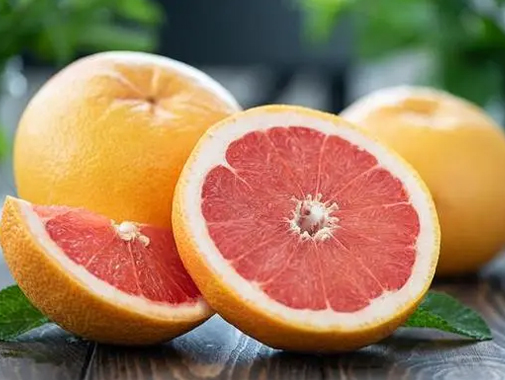 三红蜜柚的功效(三红蜜柚：美容养颜、抗氧化、降血脂)
